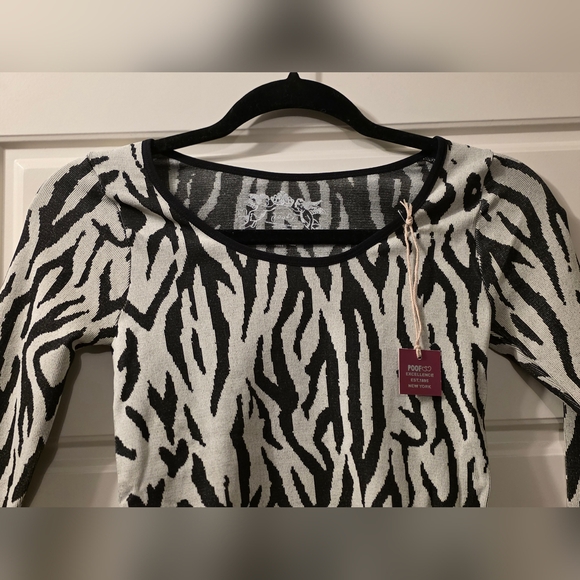 Juniors Half Sleeve Zebra Striped Top - Picture 2 of 4